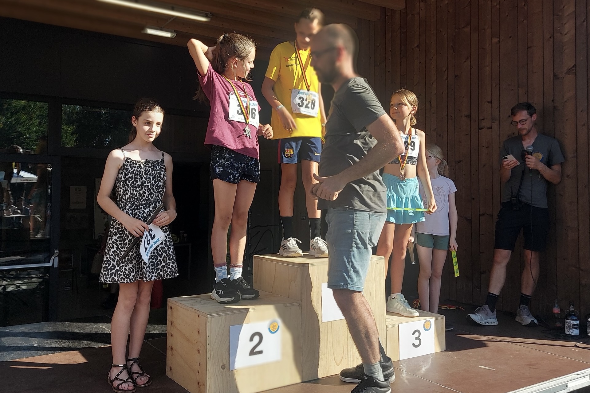 Meer dan 250 lopers trotseren hitte in Ronde van Hallaar