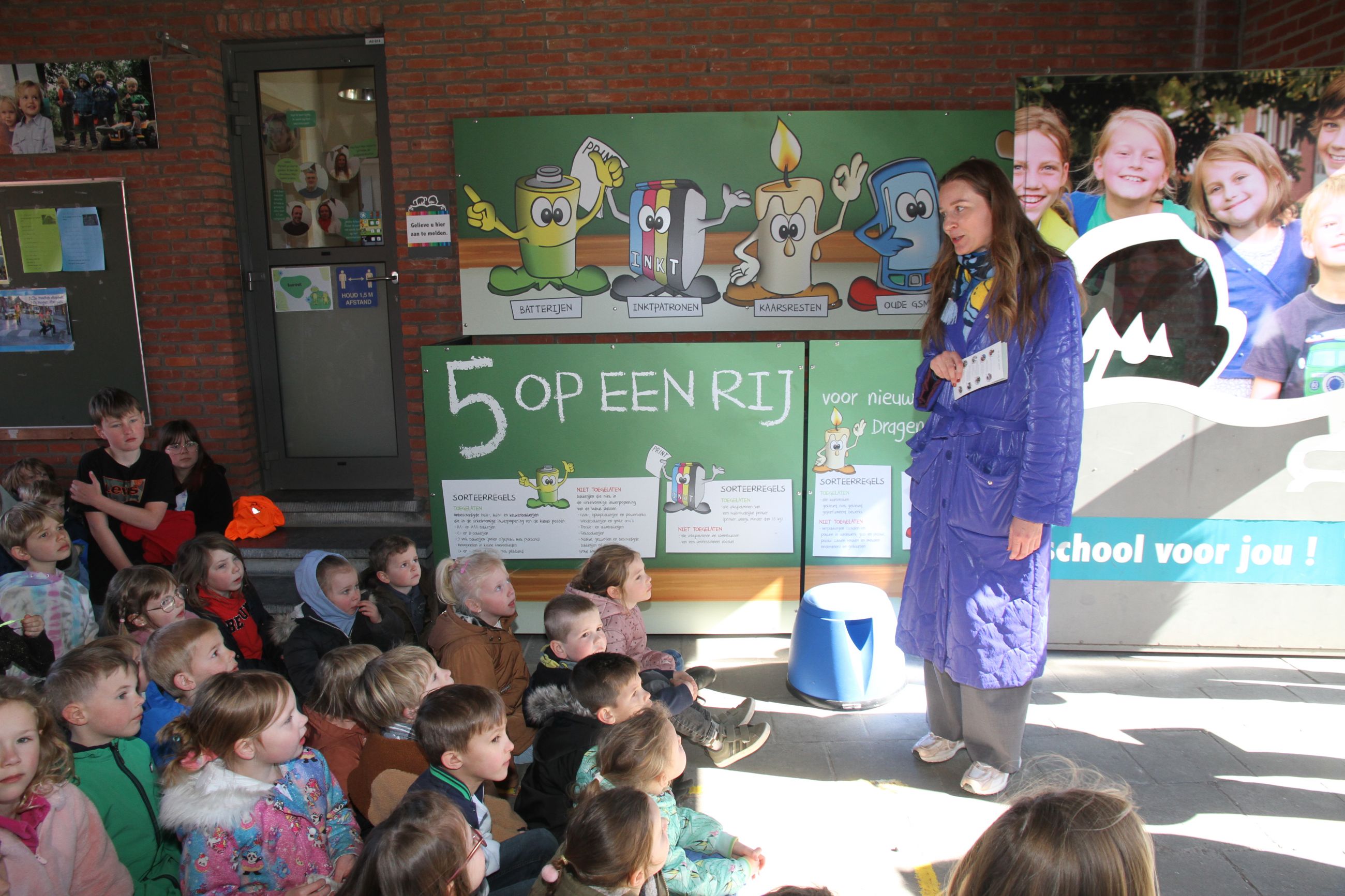 Eerste '5 op een rij' afvalstraat in Heistse school
