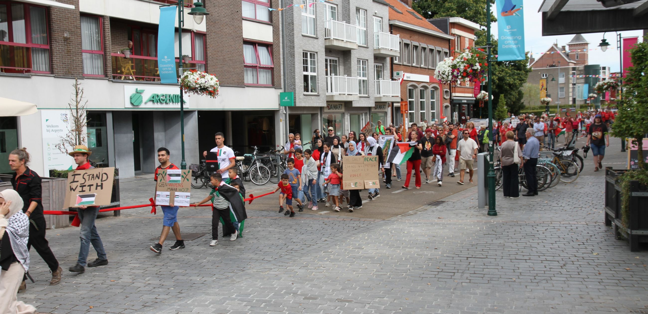 250 Heistenaren trekken een rode lijn voor Palestina