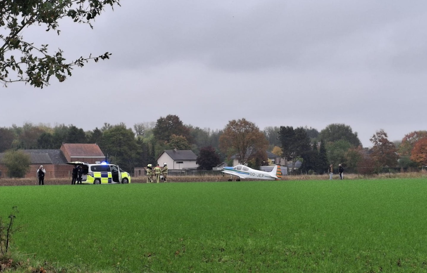 Vliegtuig maakt noodlanding in Itegem