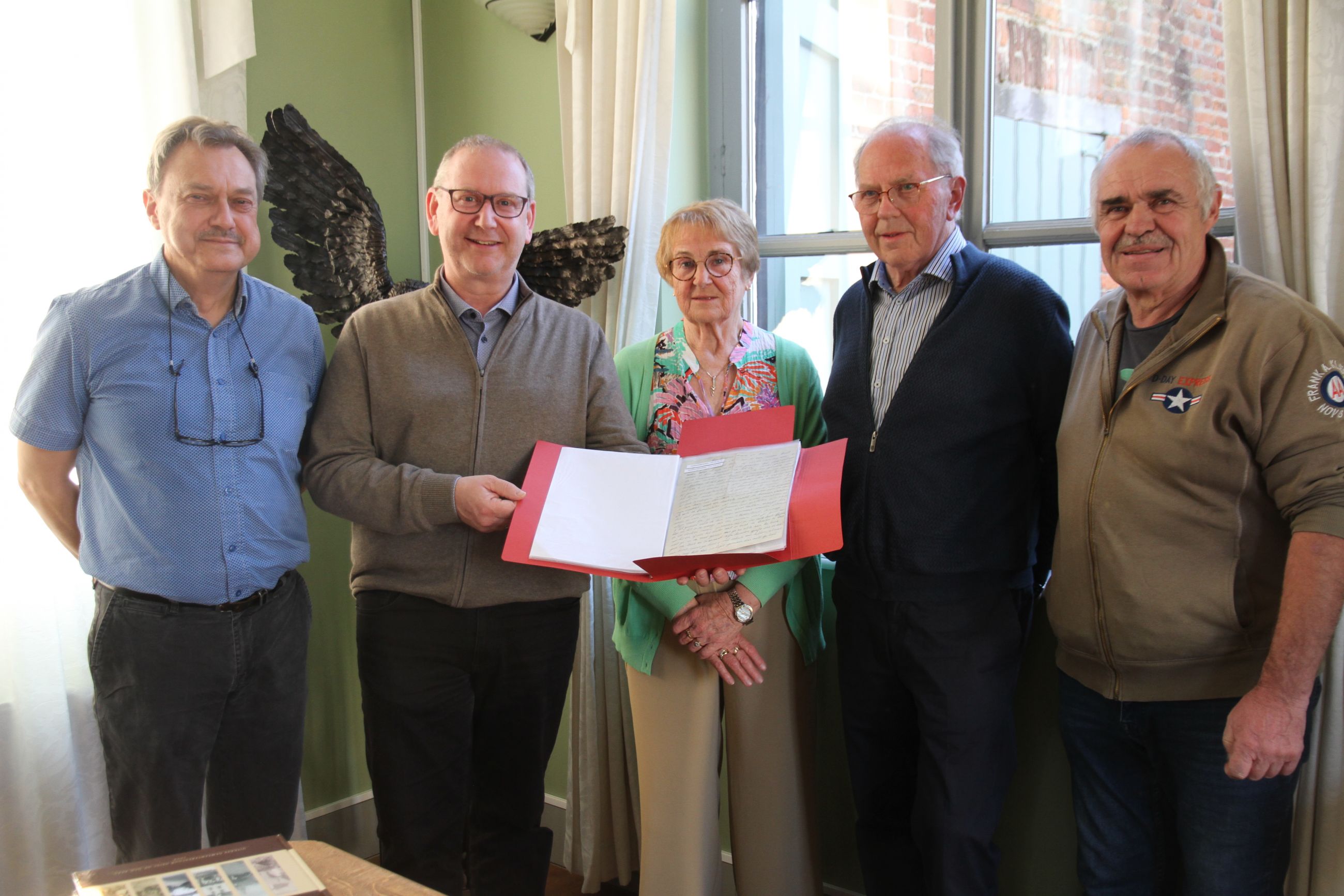 "Teerbeminde vrouw en kind": schenking aan Heists' archief