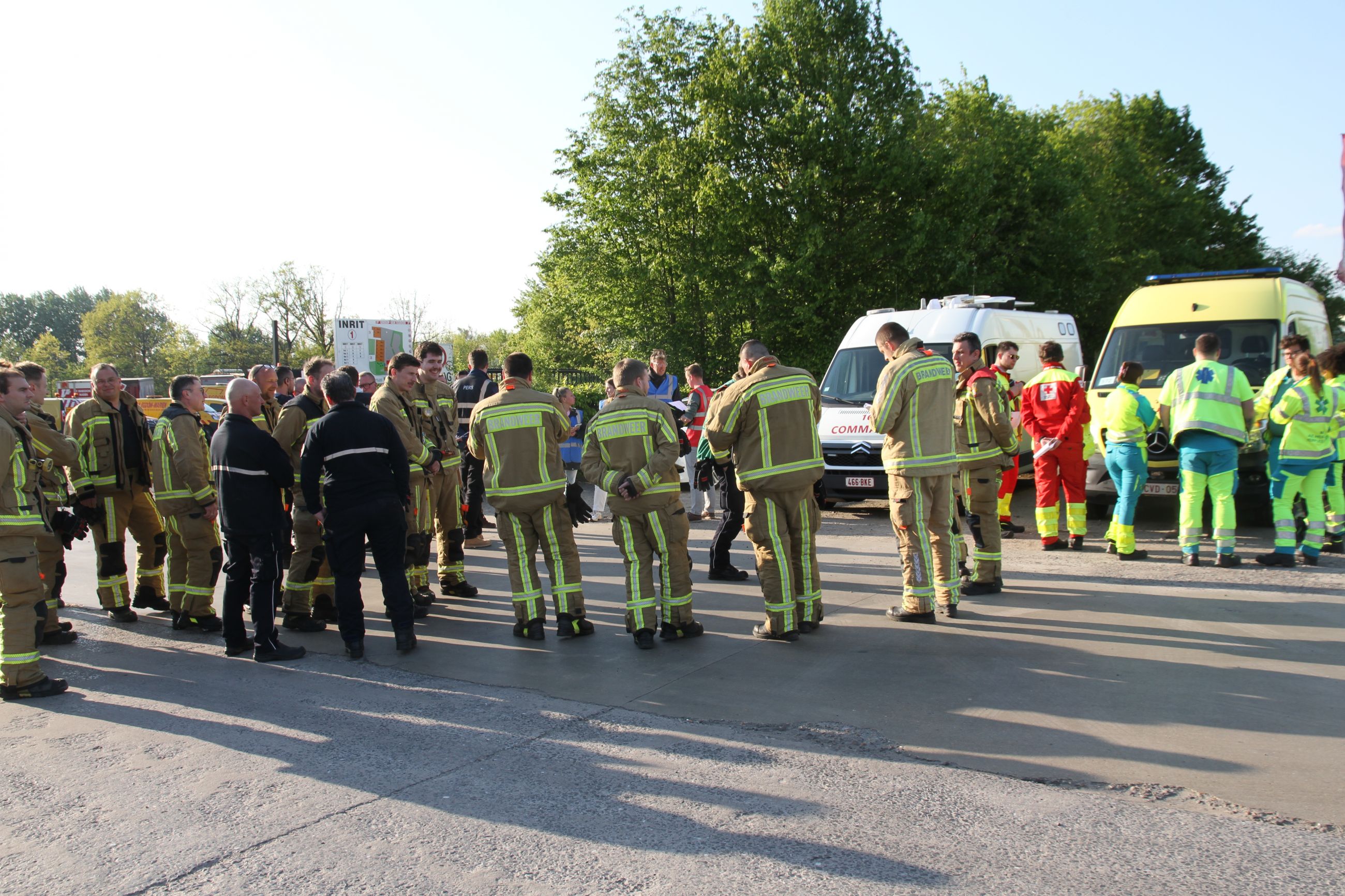 Rampoefening: 3 vrachtwagens in brand bij Van Egdom