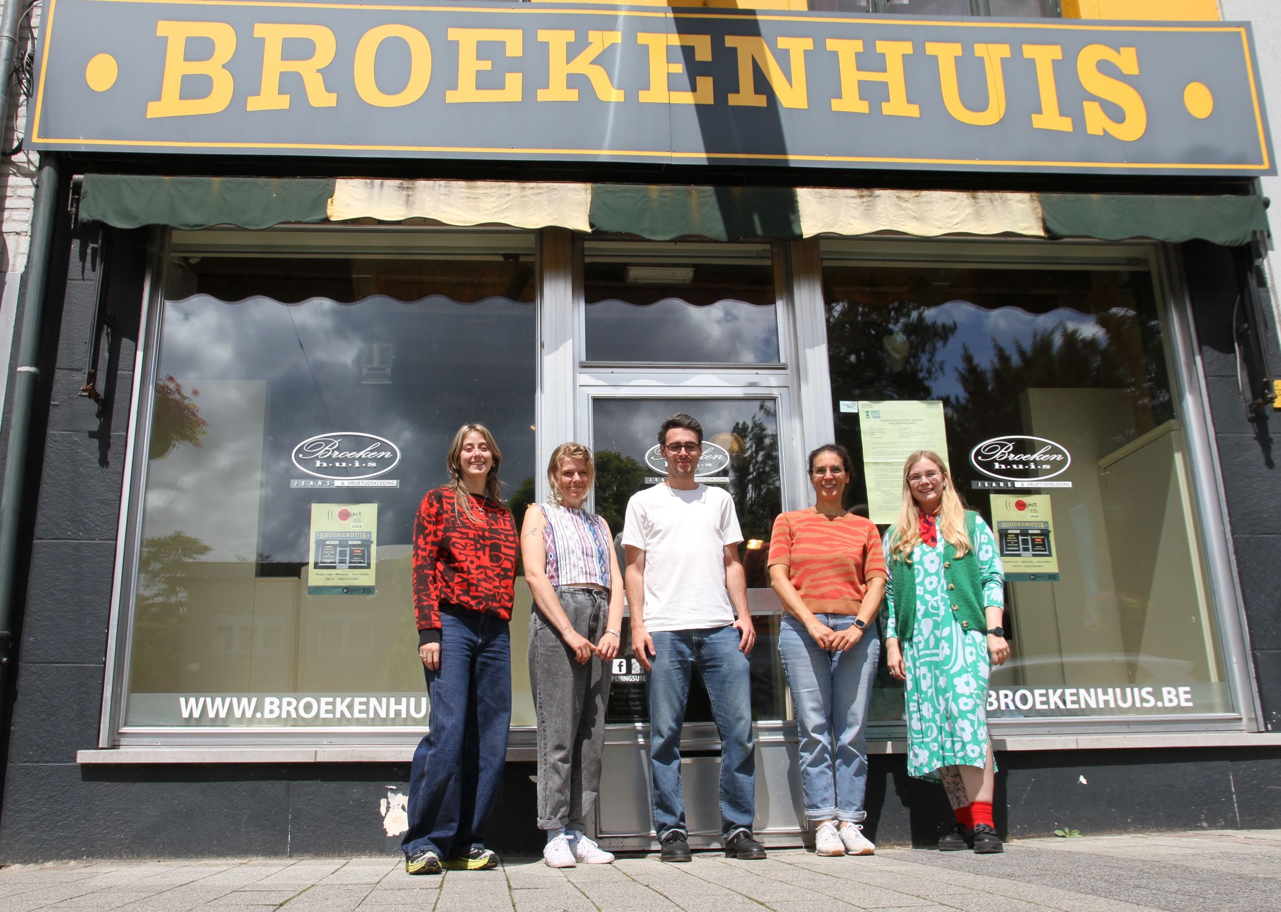 Pop-up kunstgalerij in leegstaand winkelpand